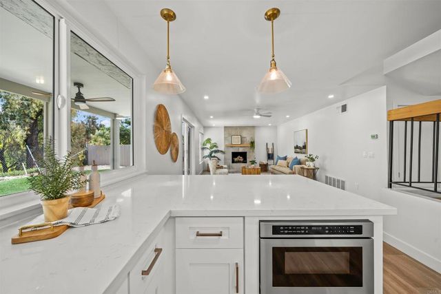 223 Cottingham Ct, Oceanside, CA 92054