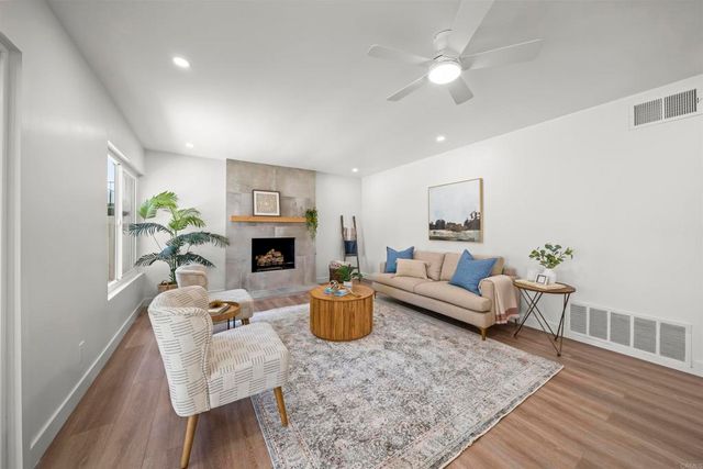 223 Cottingham Ct, Oceanside, CA 92054