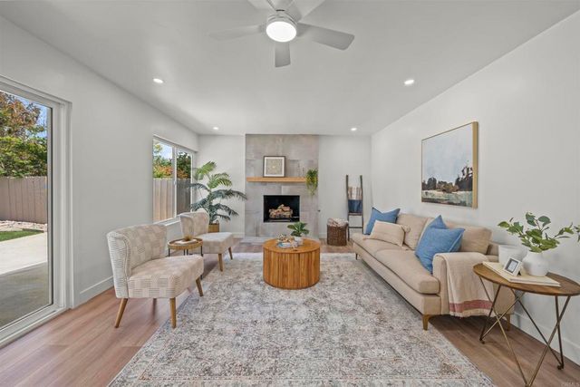 223 Cottingham Ct, Oceanside, CA 92054