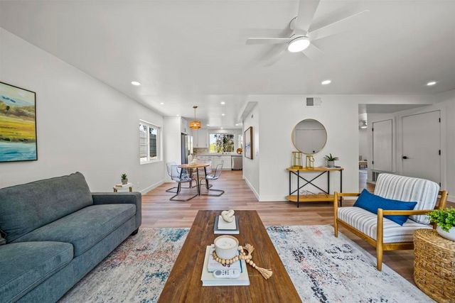 223 Cottingham Ct, Oceanside, CA 92054