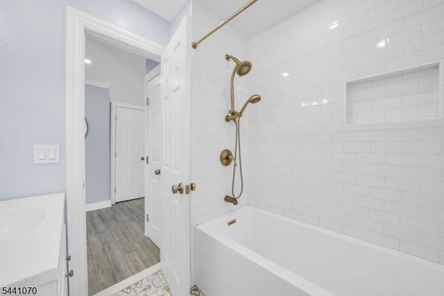 25 Parker Ave, Rochelle Park Twp., NJ 07662