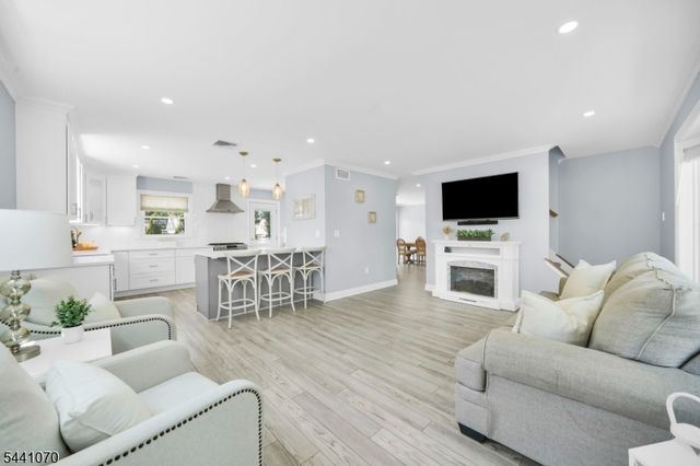 25 Parker Ave, Rochelle Park Twp., NJ 07662