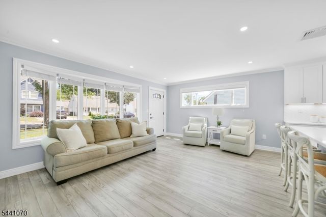 25 Parker Ave, Rochelle Park Twp., NJ 07662