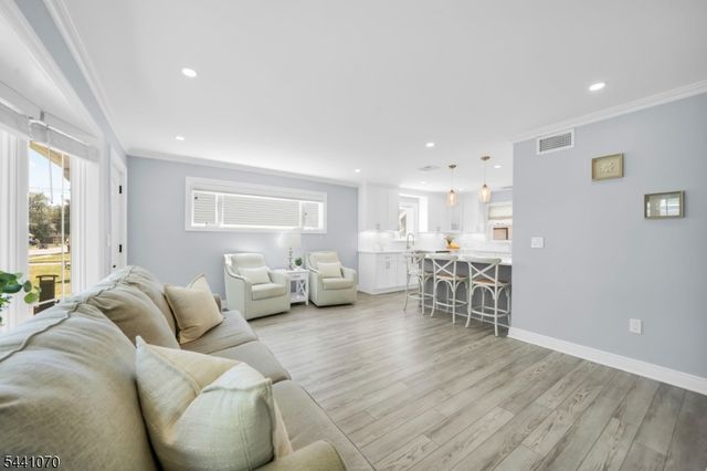 25 Parker Ave, Rochelle Park Twp., NJ 07662