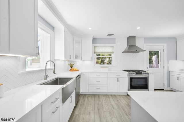 25 Parker Ave, Rochelle Park Twp., NJ 07662