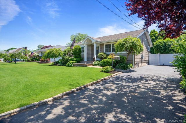 86 Claremont Avenue, West Babylon, NY 11704