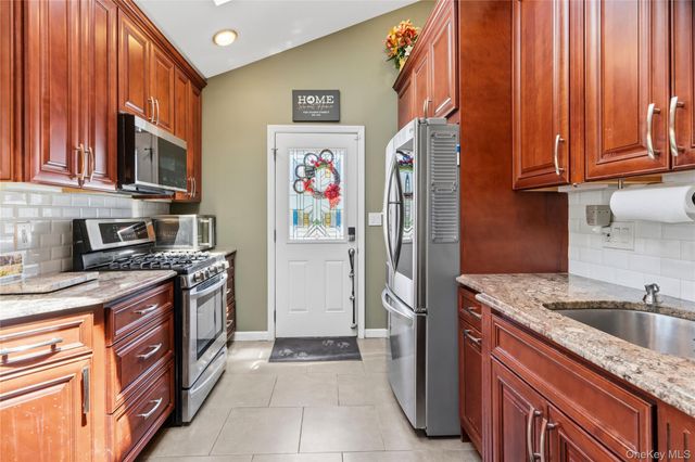 86 Claremont Avenue, West Babylon, NY 11704