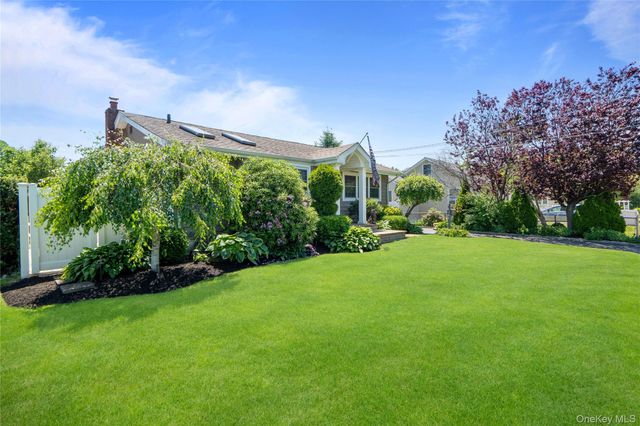 86 Claremont Avenue, West Babylon, NY 11704