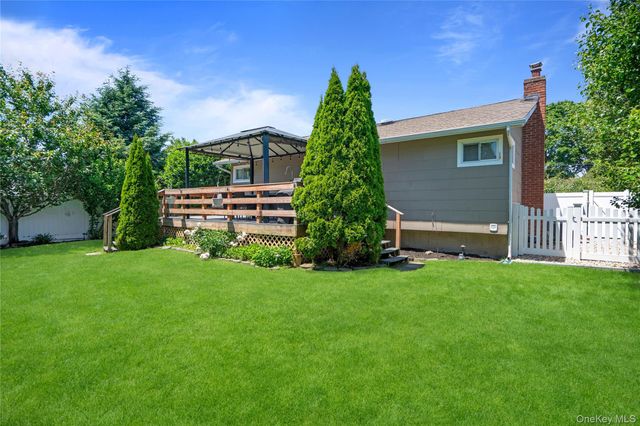 86 Claremont Avenue, West Babylon, NY 11704