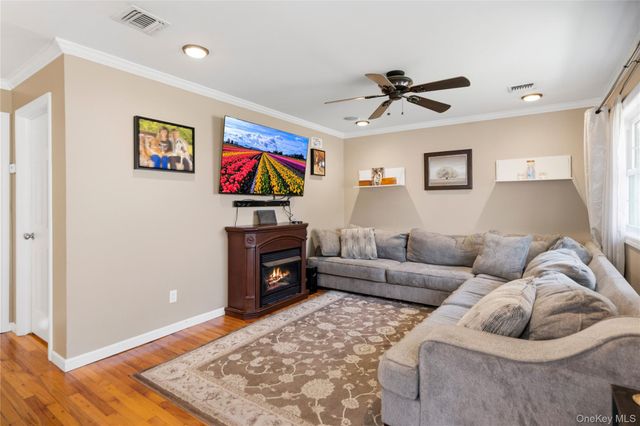 86 Claremont Avenue, West Babylon, NY 11704