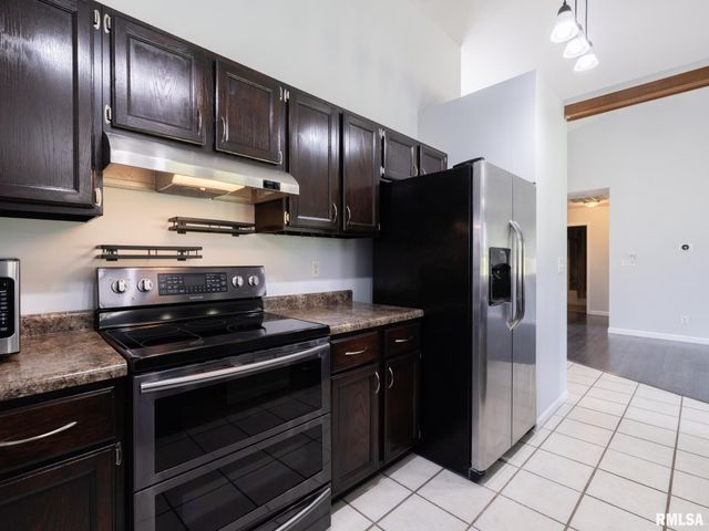 6210 N FROSTWOOD Parkway, Peoria, IL 61615