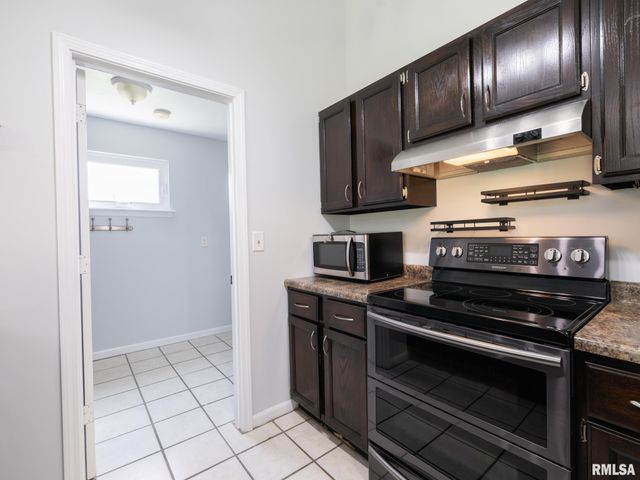 6210 N FROSTWOOD Parkway, Peoria, IL 61615