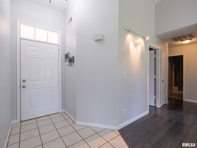 6210 N FROSTWOOD Parkway, Peoria, IL 61615