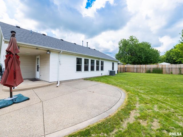6210 N FROSTWOOD Parkway, Peoria, IL 61615