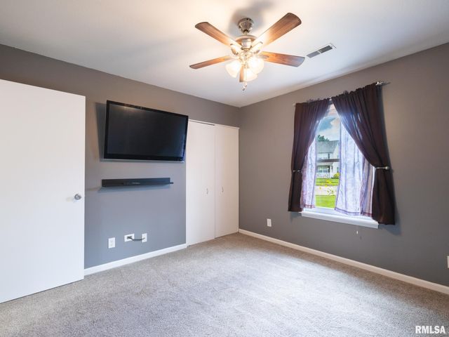 6210 N FROSTWOOD Parkway, Peoria, IL 61615