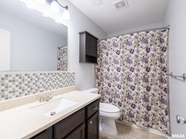 6210 N FROSTWOOD Parkway, Peoria, IL 61615