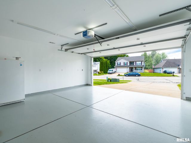 6210 N FROSTWOOD Parkway, Peoria, IL 61615