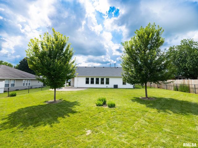 6210 N FROSTWOOD Parkway, Peoria, IL 61615
