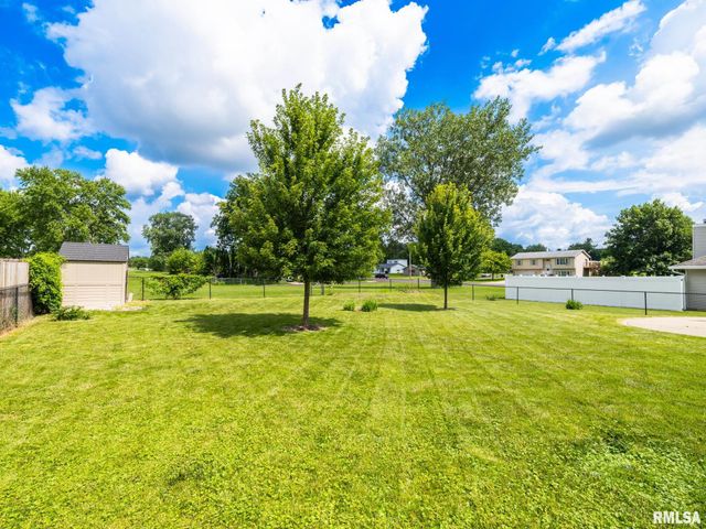 6210 N FROSTWOOD Parkway, Peoria, IL 61615