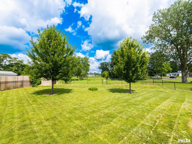 6210 N FROSTWOOD Parkway, Peoria, IL 61615