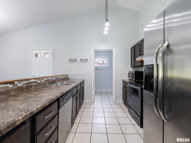 6210 N FROSTWOOD Parkway, Peoria, IL 61615
