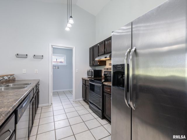 6210 N FROSTWOOD Parkway, Peoria, IL 61615
