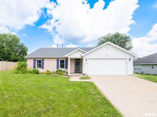 6210 N FROSTWOOD Parkway, Peoria, IL 61615