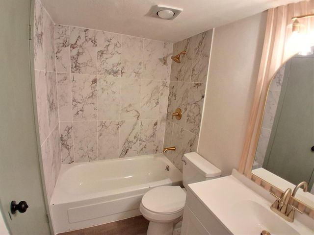 14703 Barryknoll Lane 26, Houston, TX 77079