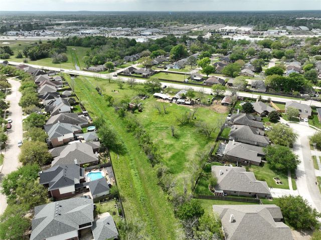 431&433 Calder Drive, League City, TX 77573