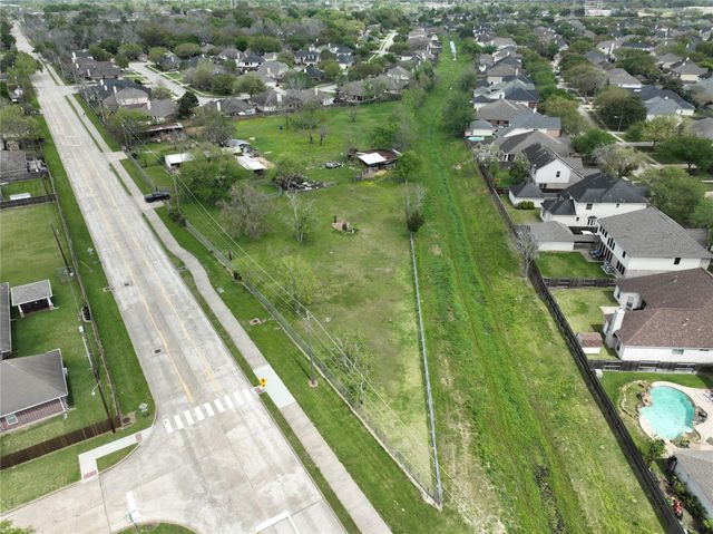 431&433 Calder Drive, League City, TX 77573