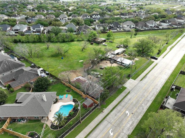 431&433 Calder Drive, League City, TX 77573