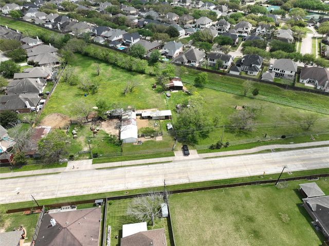 431&433 Calder Drive, League City, TX 77573