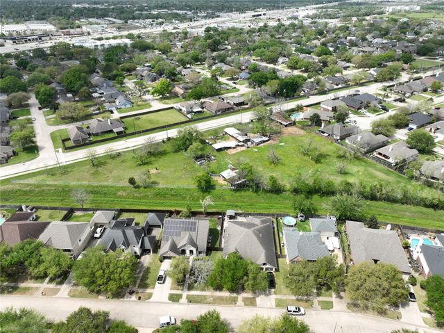 431&433 Calder Drive, League City, TX 77573