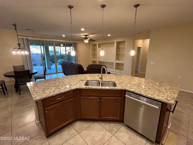 13995 E Huppenthal Boulevard, Vail, AZ 85641