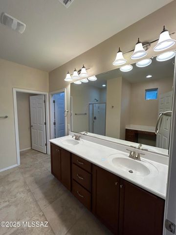 13995 E Huppenthal Boulevard, Vail, AZ 85641