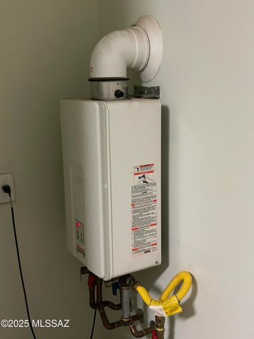 13995 E Huppenthal Boulevard, Vail, AZ 85641