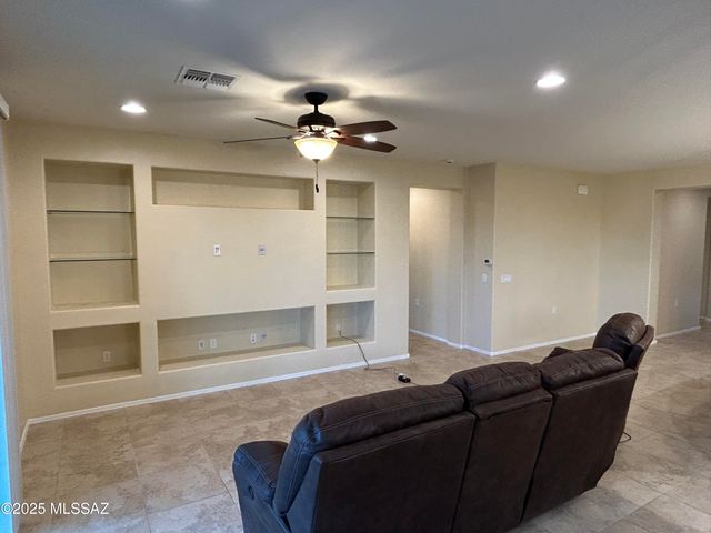 13995 E Huppenthal Boulevard, Vail, AZ 85641