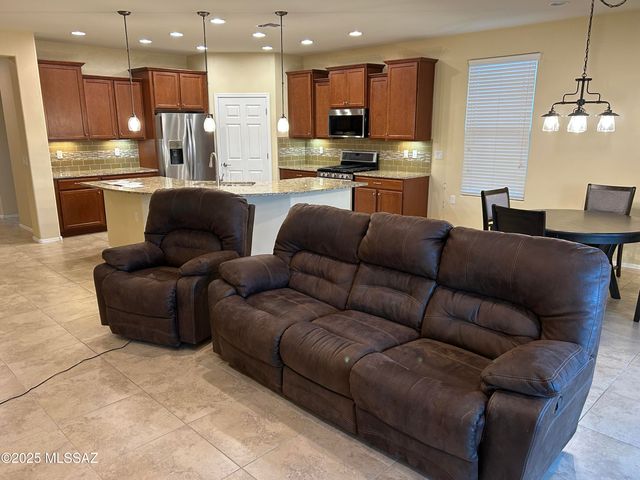 13995 E Huppenthal Boulevard, Vail, AZ 85641