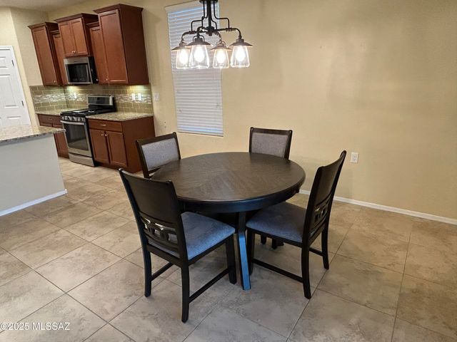 13995 E Huppenthal Boulevard, Vail, AZ 85641