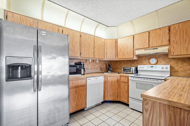 406 Pine Glen Lane A-2, Greenacres, FL 33463