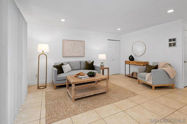 2850 Reynard Way 11, San Diego, CA 92103