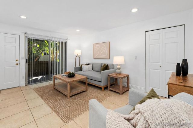 2850 Reynard Way 11, San Diego, CA 92103