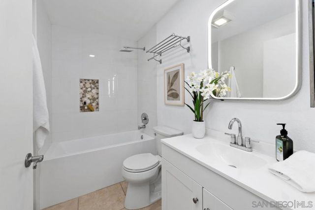 2850 Reynard Way 11, San Diego, CA 92103