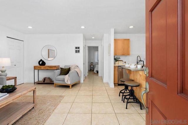 2850 Reynard Way 11, San Diego, CA 92103