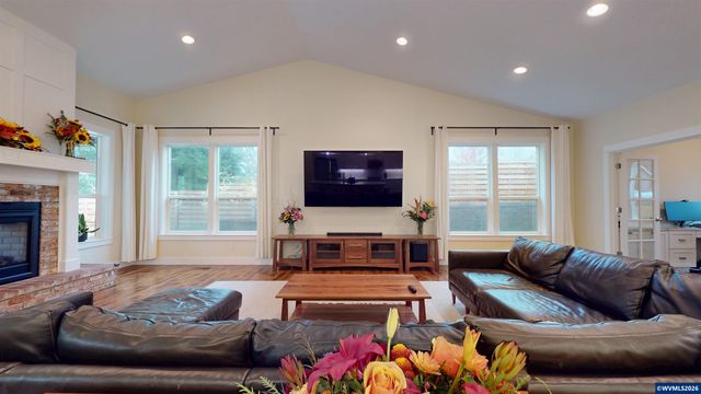 5598 Wigeon St SE, Salem, OR 97306