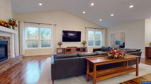 5598 Wigeon St SE, Salem, OR 97306