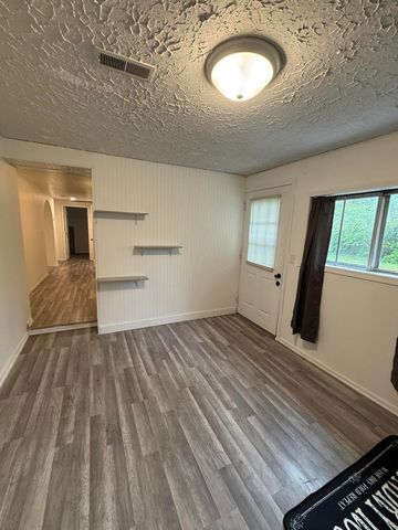 3053 W Grand Street, Springfield, MO 65802