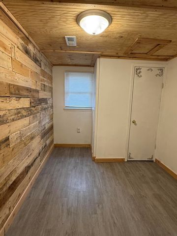 3053 W Grand Street, Springfield, MO 65802