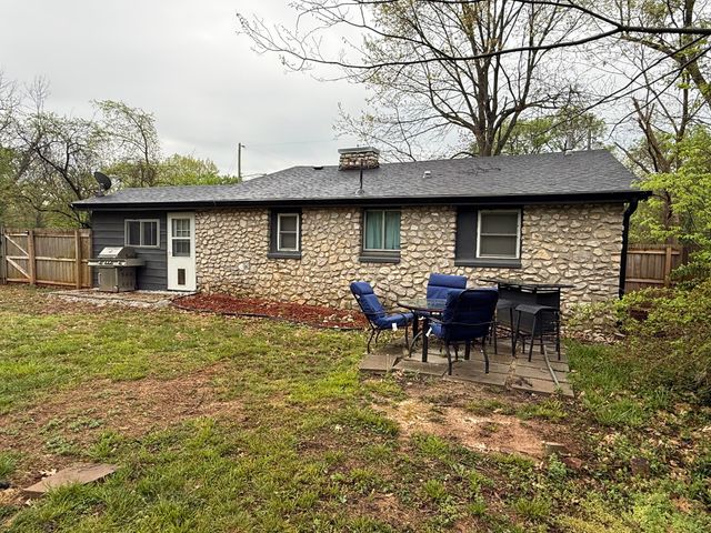 3053 W Grand Street, Springfield, MO 65802