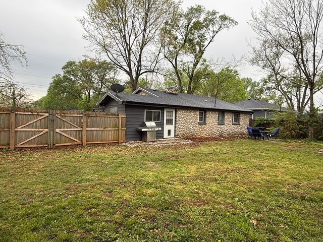 3053 W Grand Street, Springfield, MO 65802